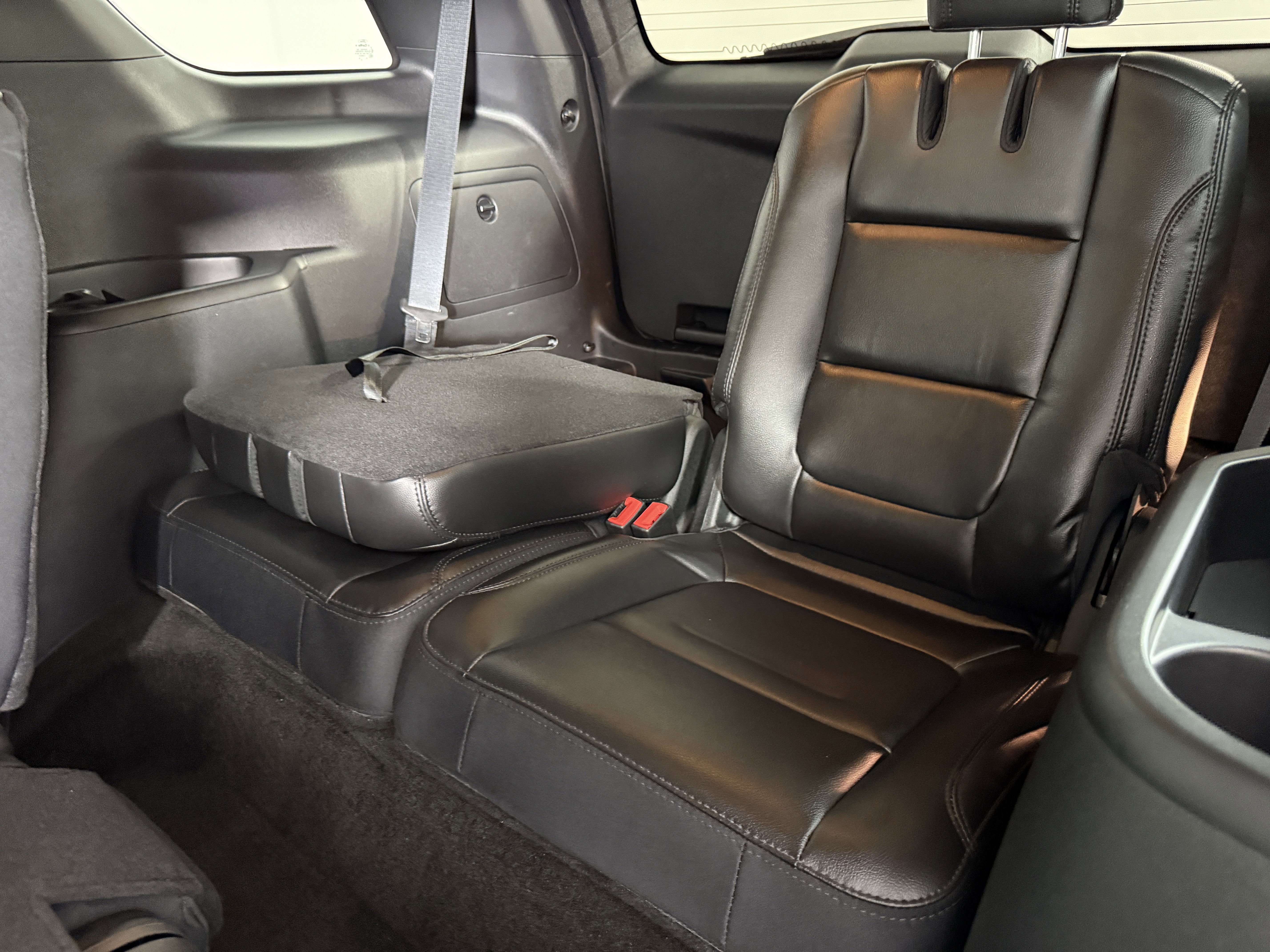 Certified 2018 Ford Explorer XLT w/ Equipment Group 202A image 14