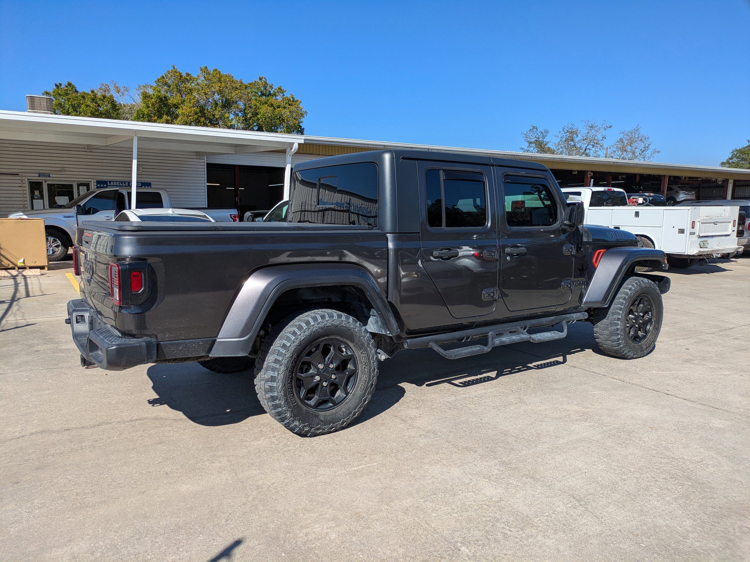 Used 2021 Jeep Gladiator Willys image 5