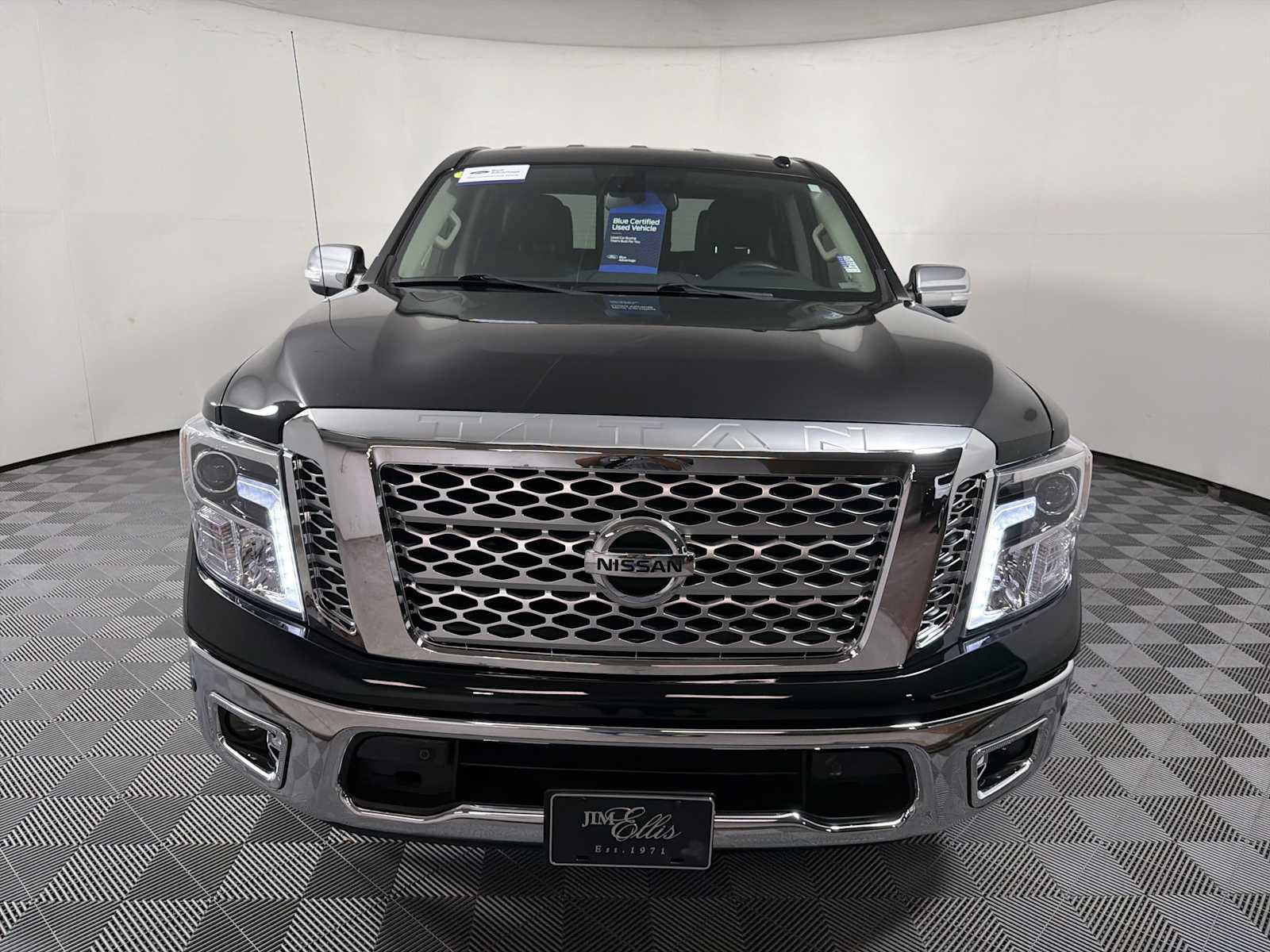Used 2017 Nissan Titan SL RWD image 2