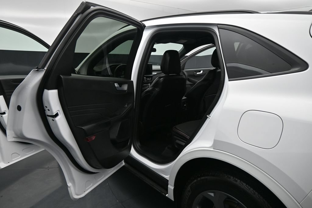 Certified 2023 Ford Escape ST-Line w/ Tech Pack #1 AWD/4WD image 18