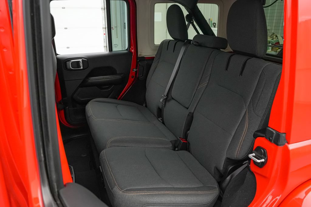 Used 2024 Jeep Wrangler Unlimited Sahara AWD/4WD image 21