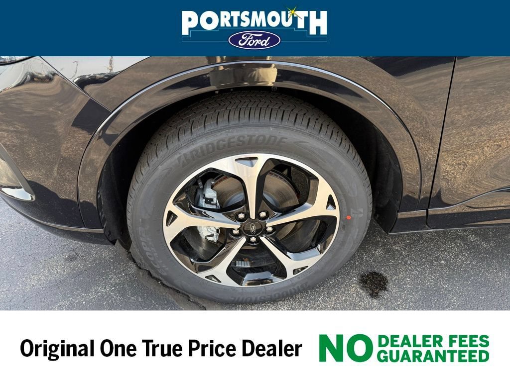 Certified 2025 Ford Escape ST-Line Elite w/ Class II Trailer Tow Package AWD/4WD image 31