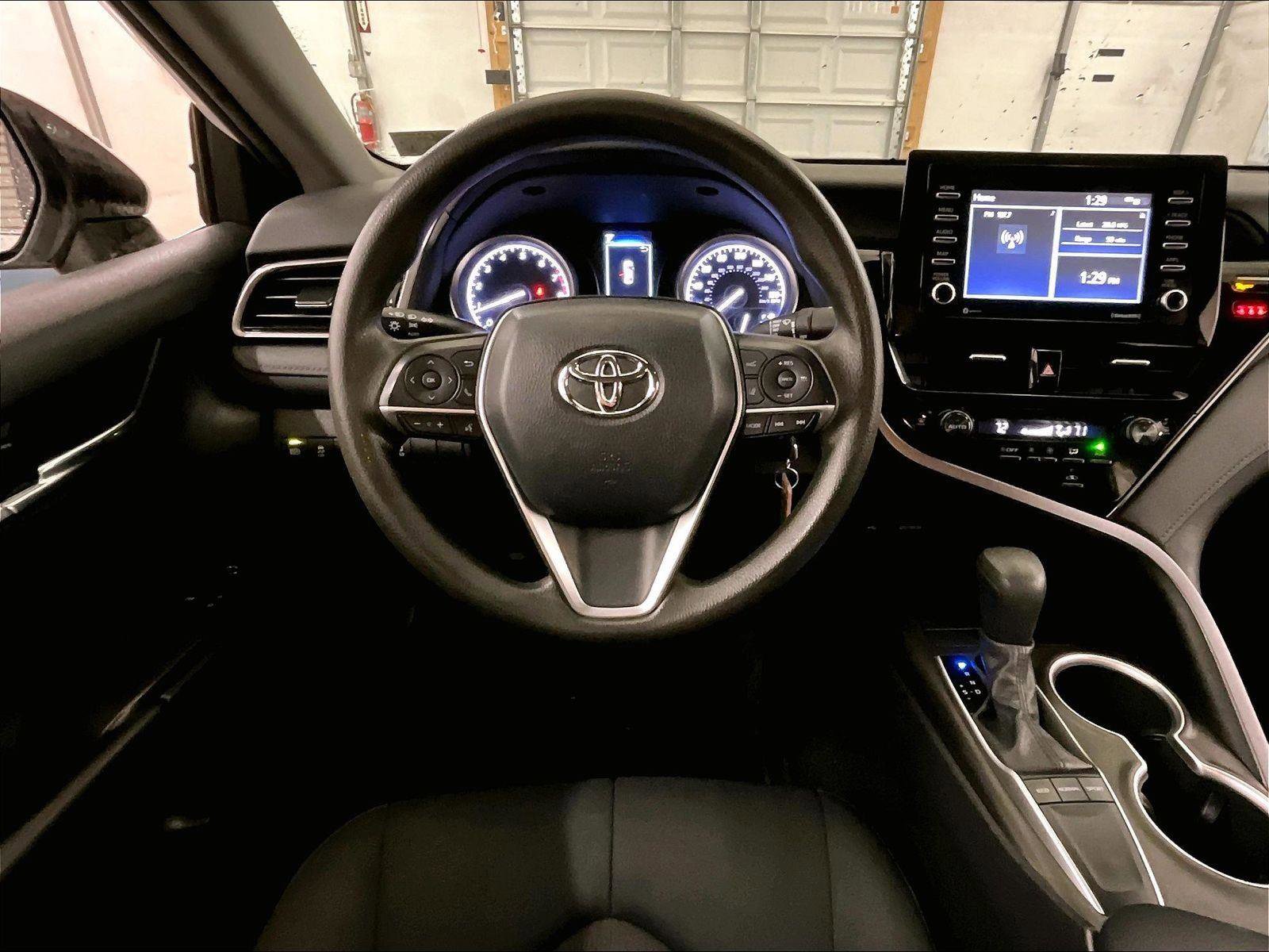 Used 2022 Toyota Camry LE FWD image 5
