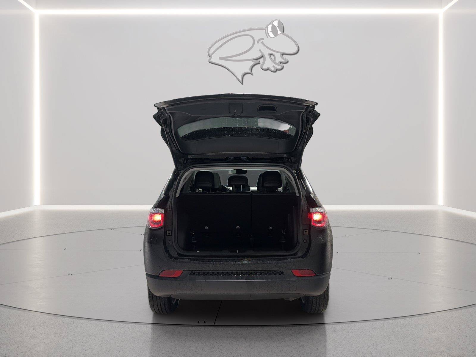 Used 2022 Jeep Compass Latitude w/ Sun and Sound Group AWD/4WD image 9