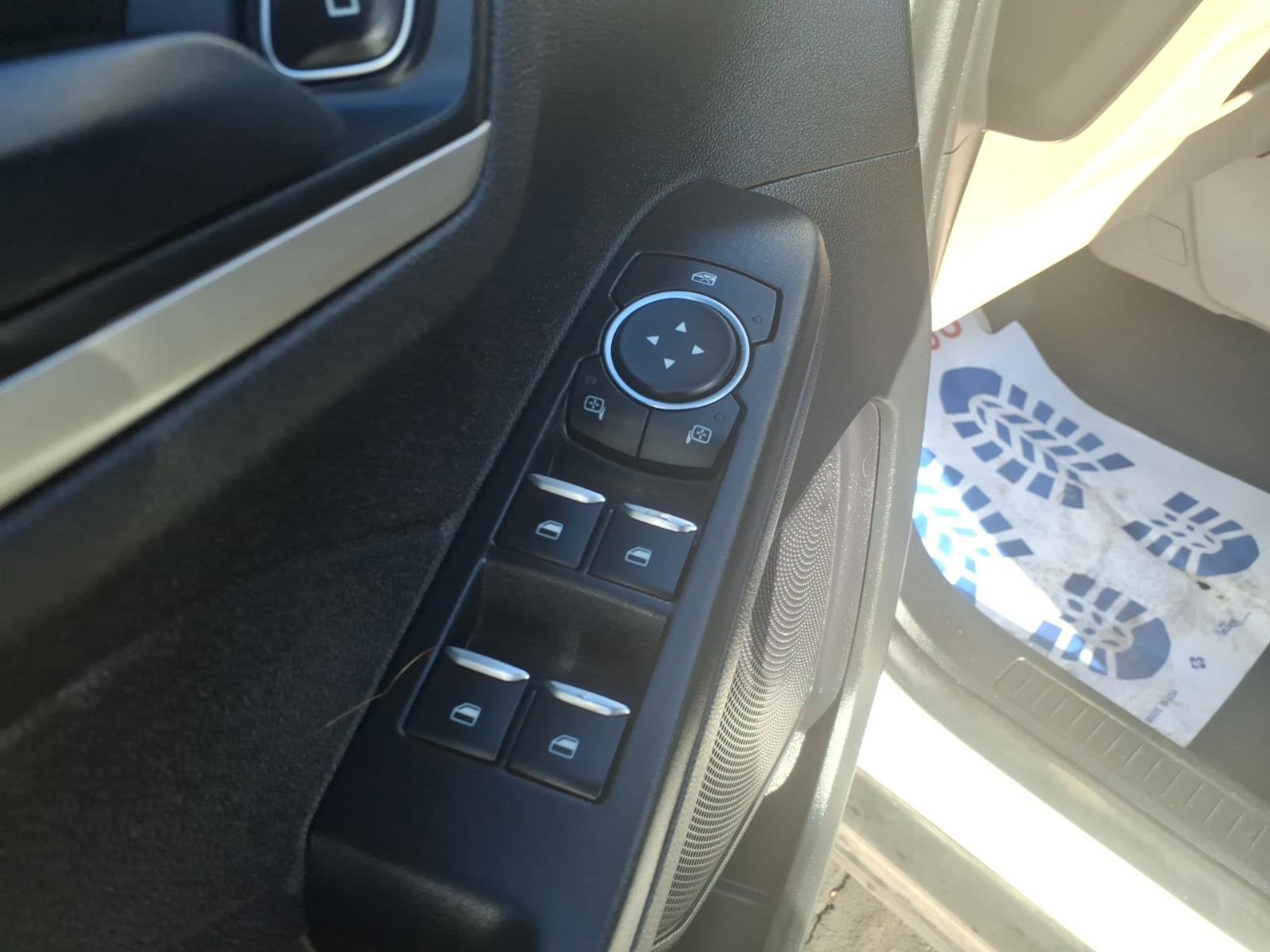 Certified 2022 Ford Escape SE image 21