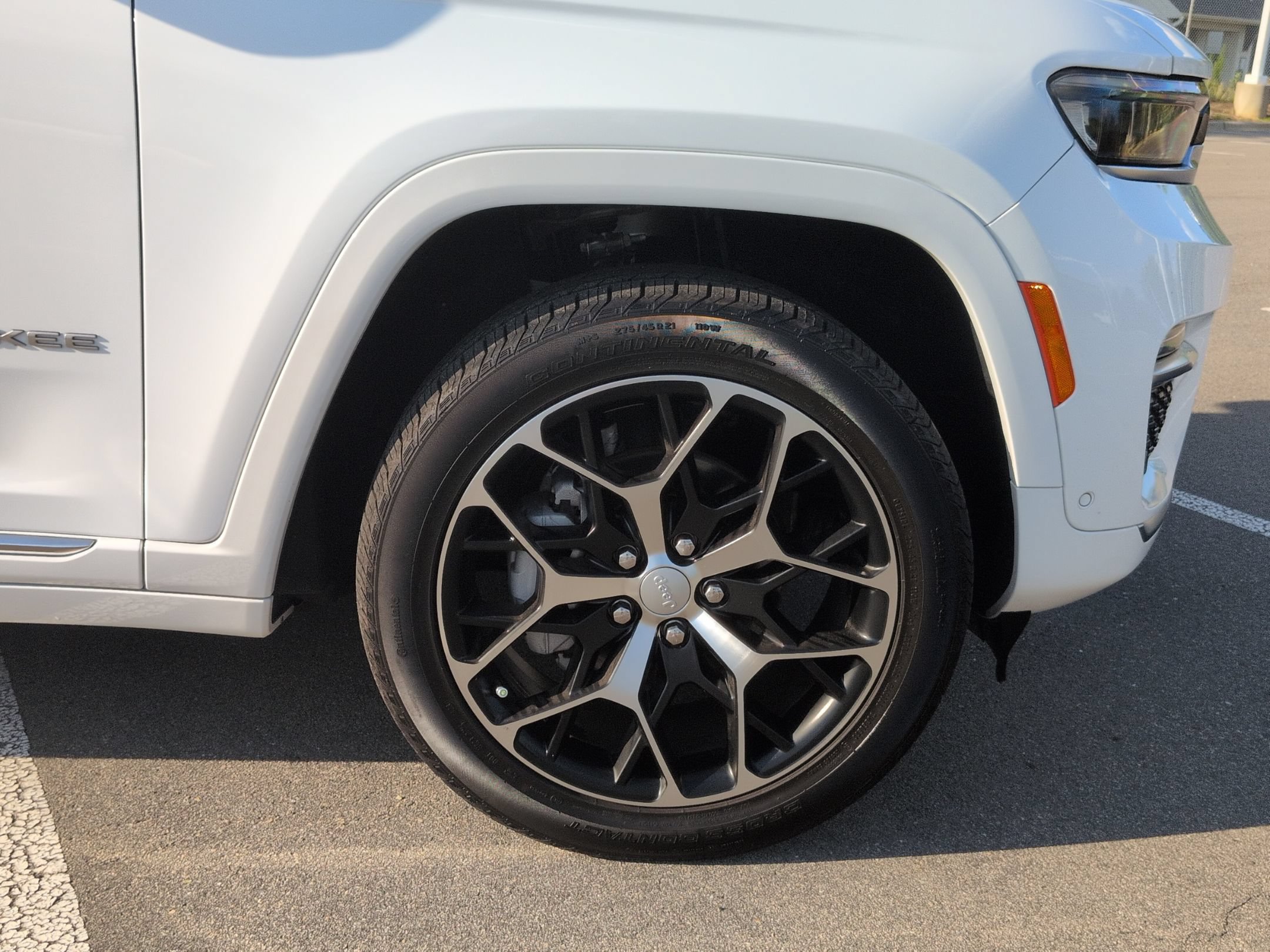 Used 2024 Jeep Grand Cherokee Summit AWD/4WD image 11