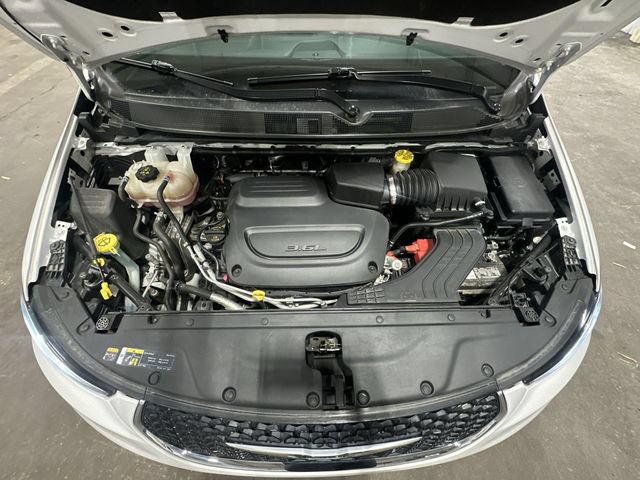 Used 2022 Chrysler Pacifica Limited AWD/4WD image 22