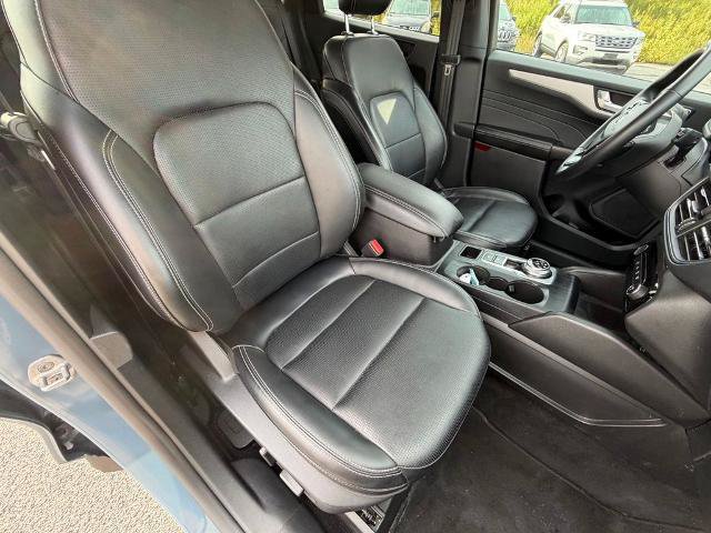 Certified 2025 Ford Escape Platinum AWD/4WD image 40