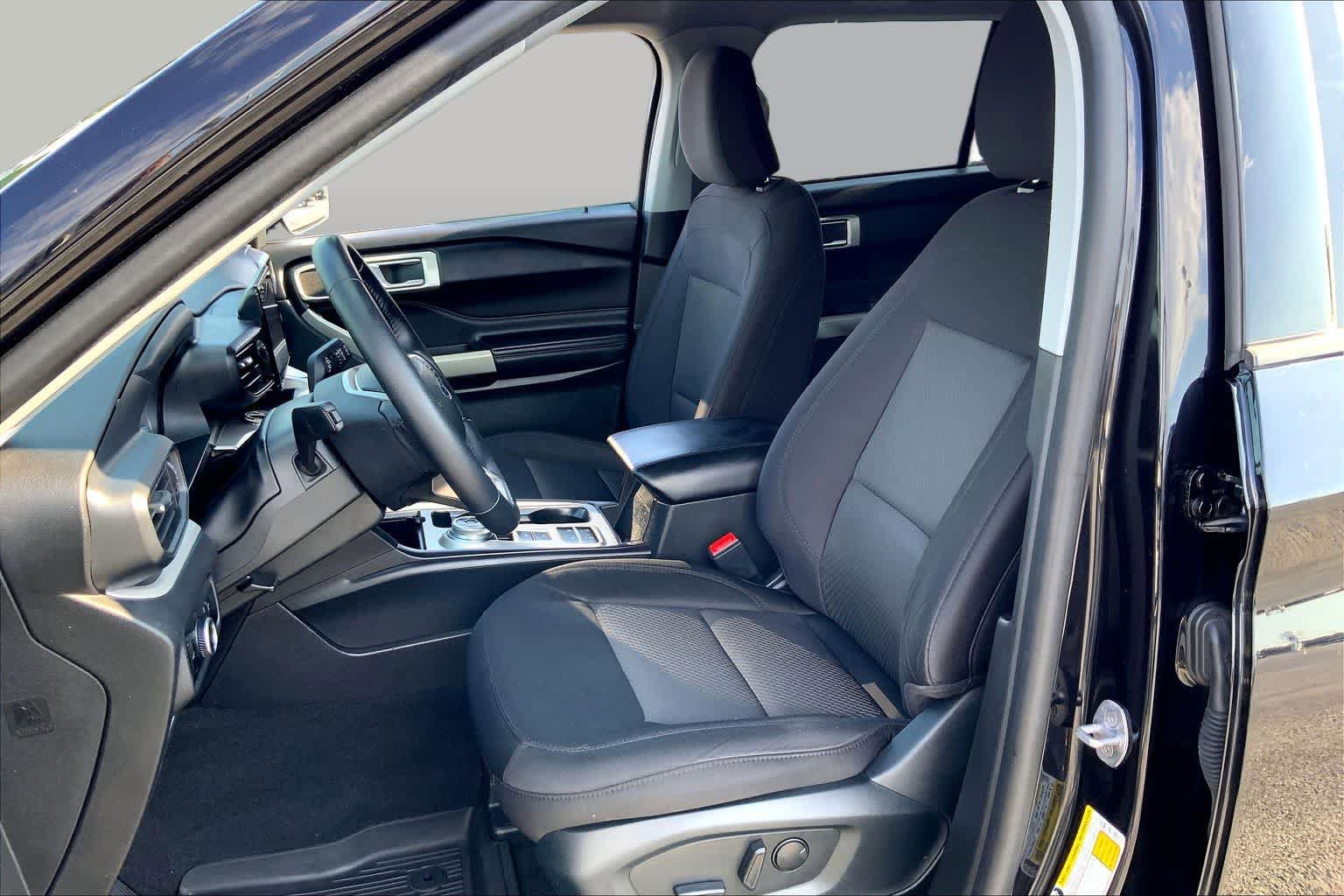 Certified 2023 Ford Explorer XLT RWD image 8