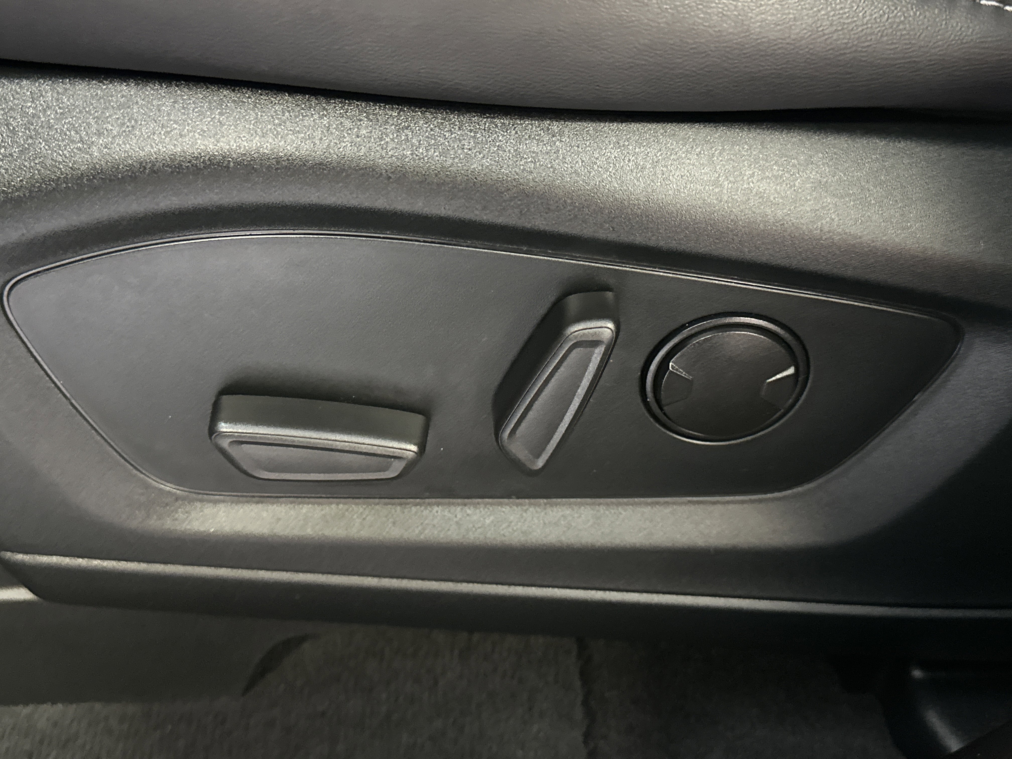 Certified 2023 Ford Explorer XLT w/ Equipment Group 202A image 24