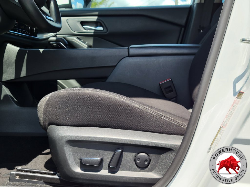 Used 2024 Nissan Rogue SV FWD image 25