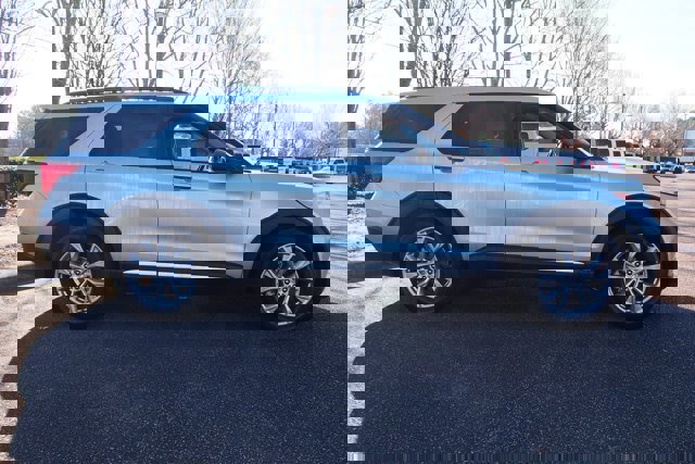 Certified 2024 Ford Explorer XLT w/ Equipment Group 202A image 6