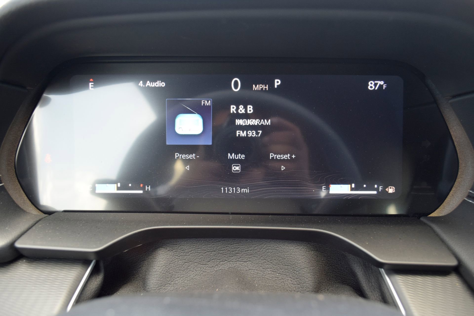 Used 2023 Jeep Grand Cherokee L Laredo image 12