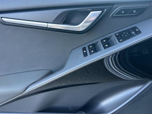 Used 2024 Kia Niro SX Touring FWD image 10