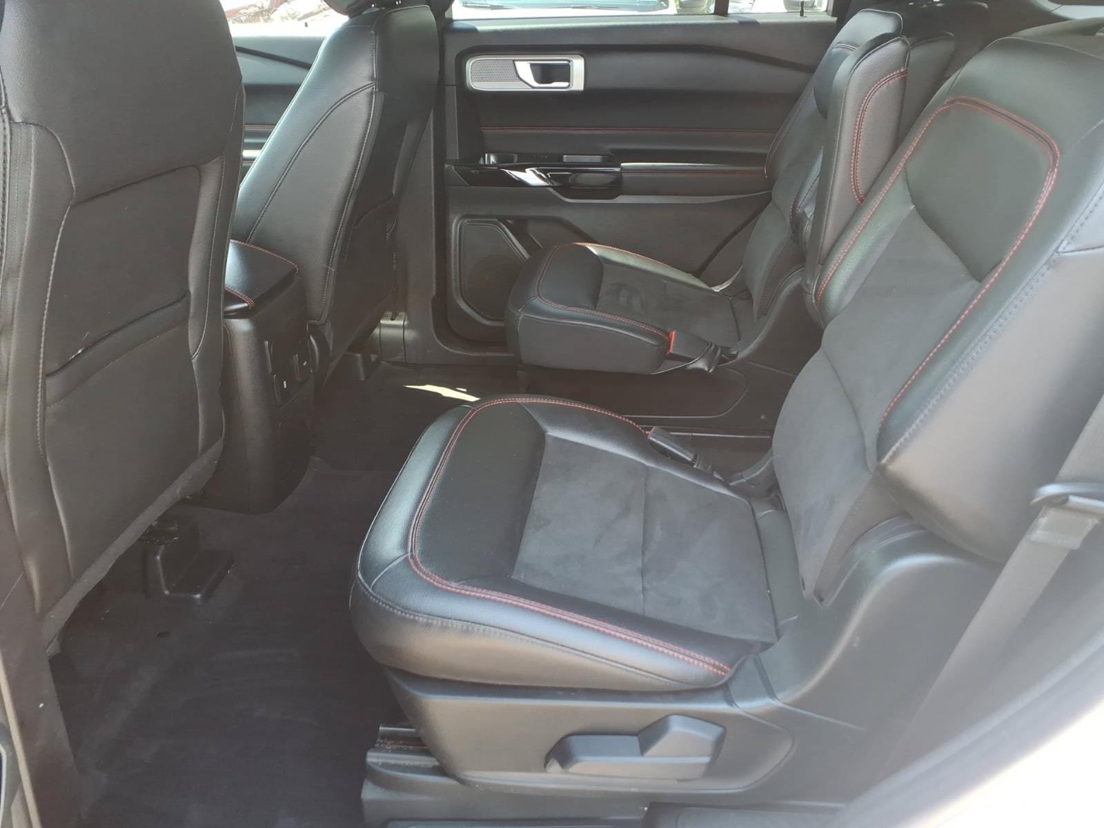 Certified 2022 Ford Explorer ST-Line w/ Class IV Trailer Tow Package AWD/4WD image 15