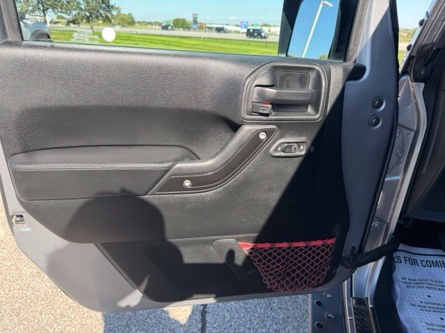 Used 2017 Jeep Wrangler Unlimited Rubicon AWD/4WD image 11