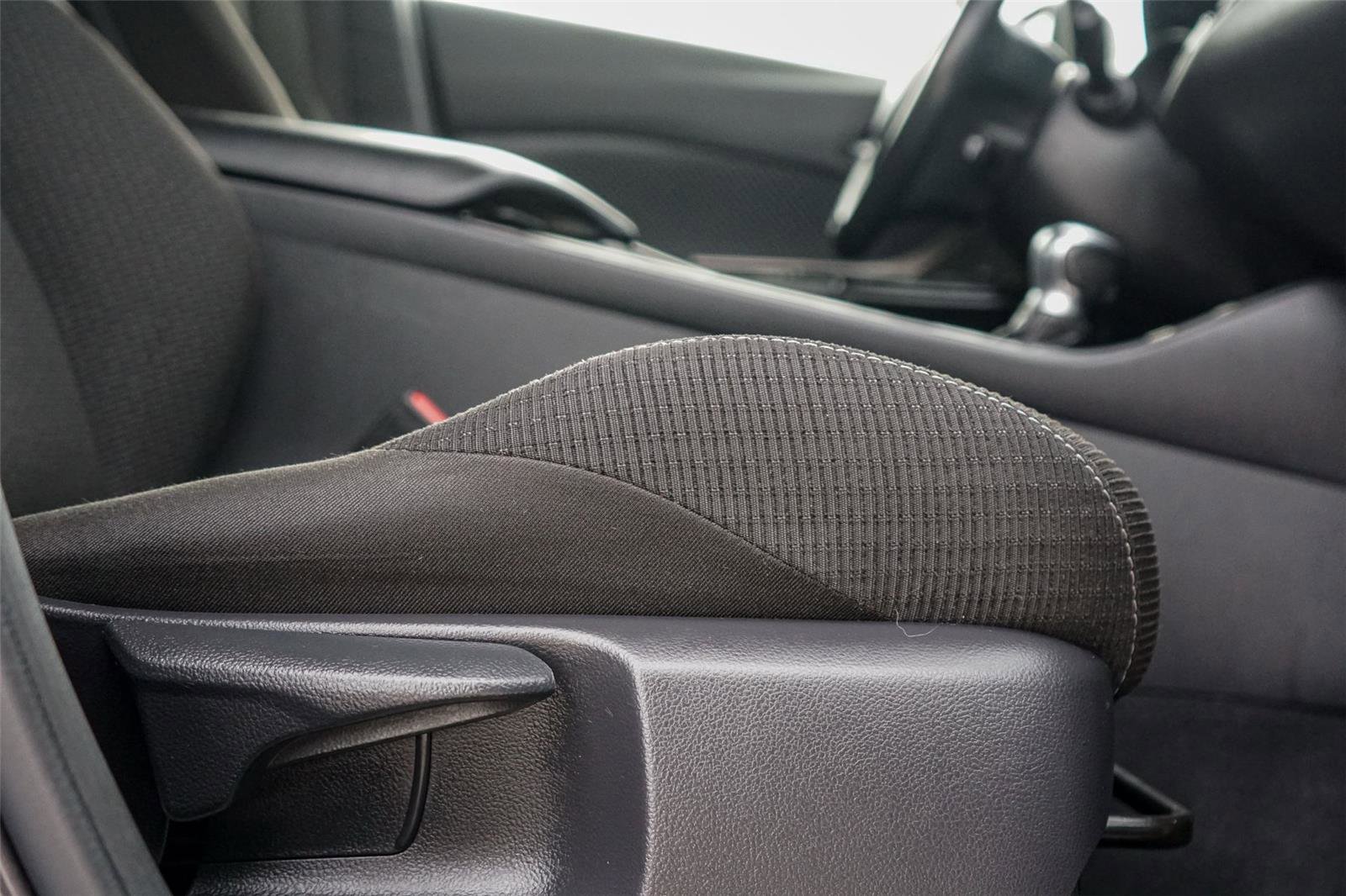 Used 2019 Toyota C-HR XLE FWD image 29