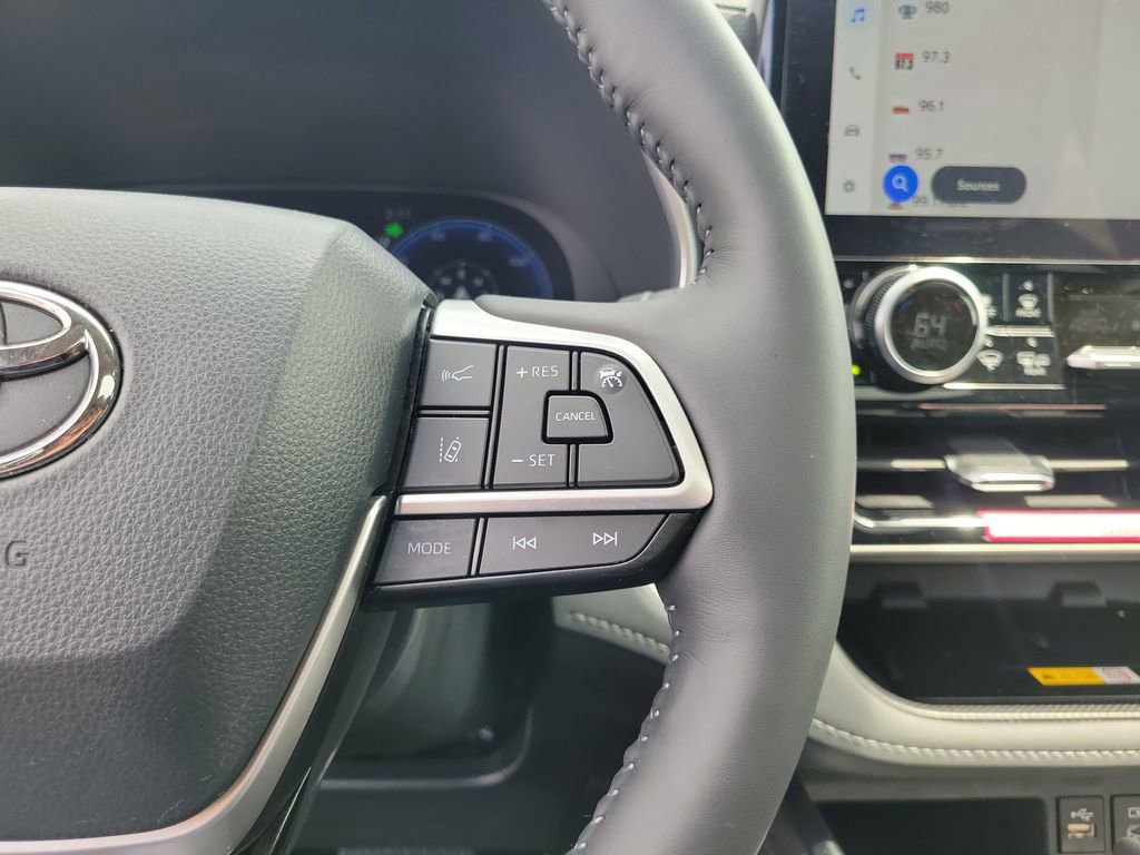 Used 2024 Toyota Highlander Limited AWD/4WD image 25