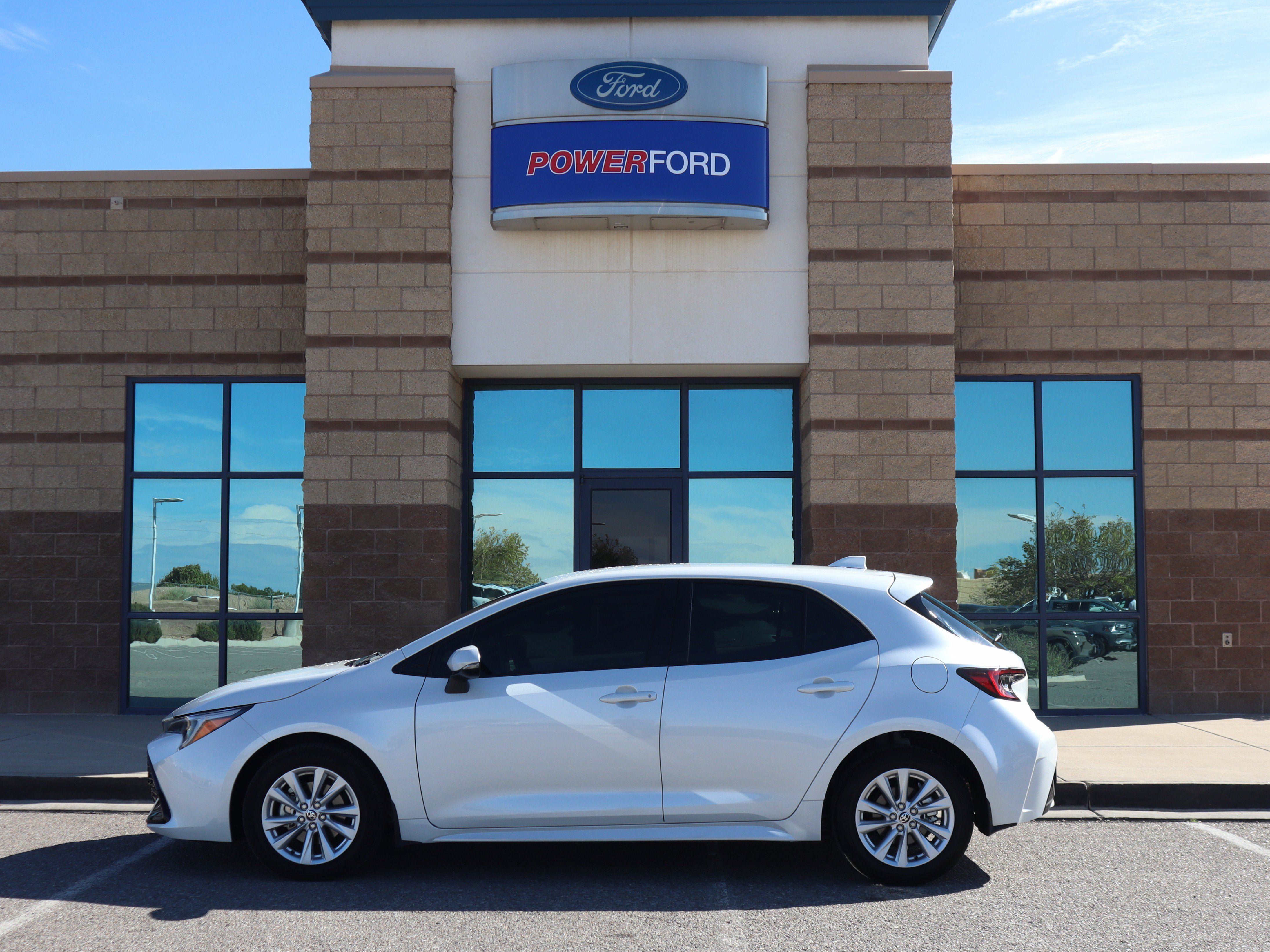 Used 2025 Toyota Corolla SE w/ SE Package FWD image 9