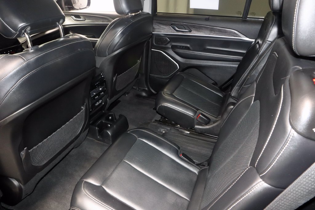 Used 2022 Jeep Grand Cherokee L Limited w/ Luxury Tech Group II AWD/4WD image 21