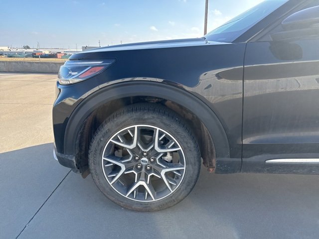 Certified 2025 Ford Explorer Platinum w/ Ultimate Package image 9