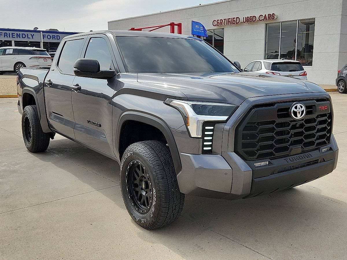 Used 2025 Toyota Tundra SR5 w/ SR5 Convenience Package AWD/4WD image 4