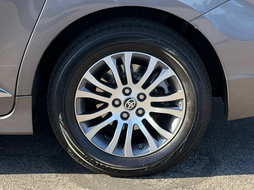 Used 2020 Toyota Sienna XLE FWD image 12