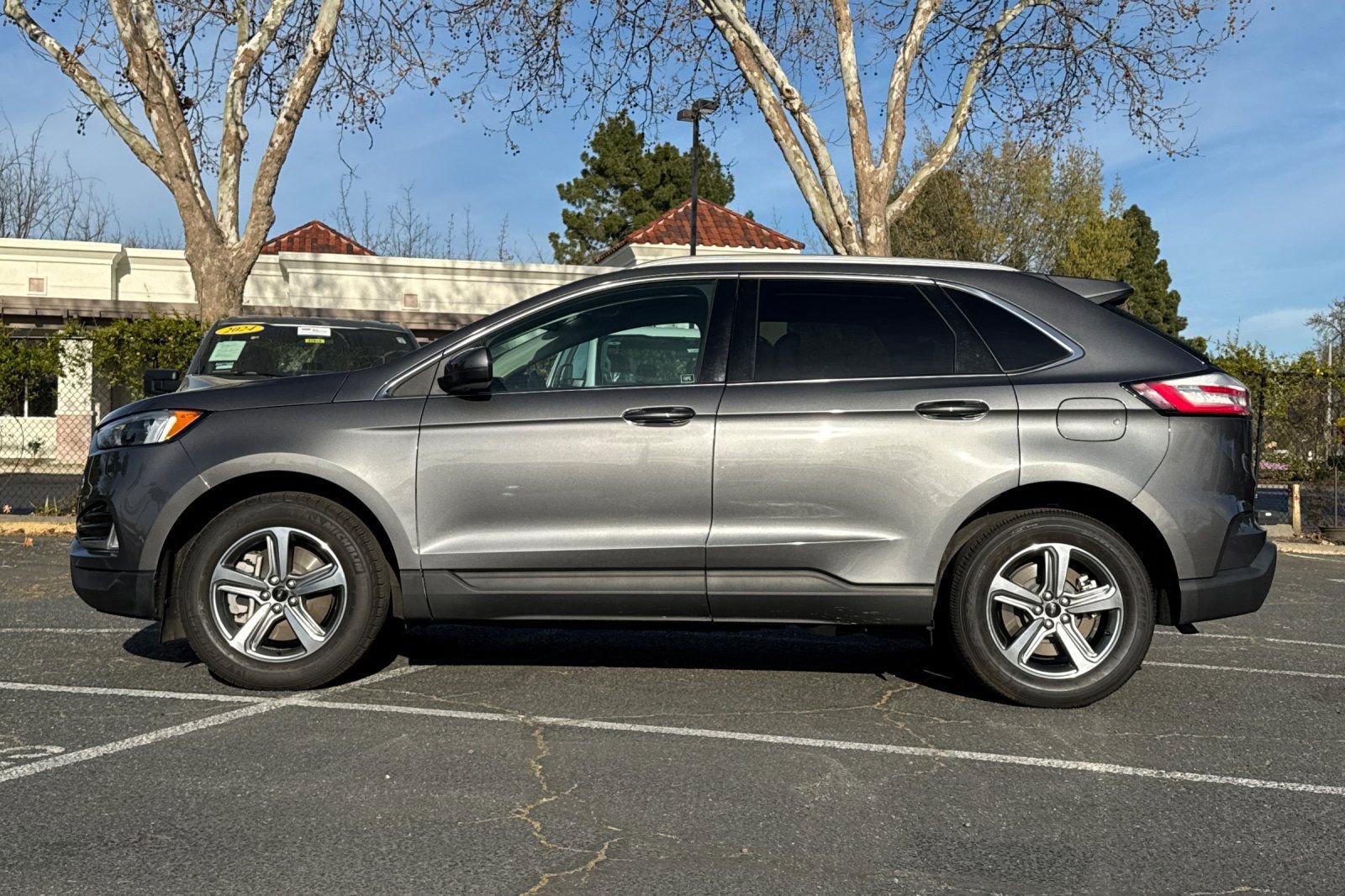 Certified 2024 Ford Edge SEL w/ Convenience Package image 2