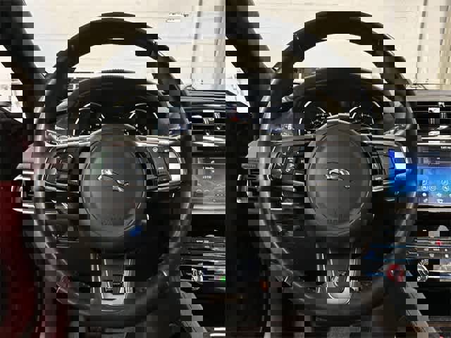 Used 2020 Jaguar F-PACE R-Sport image 9