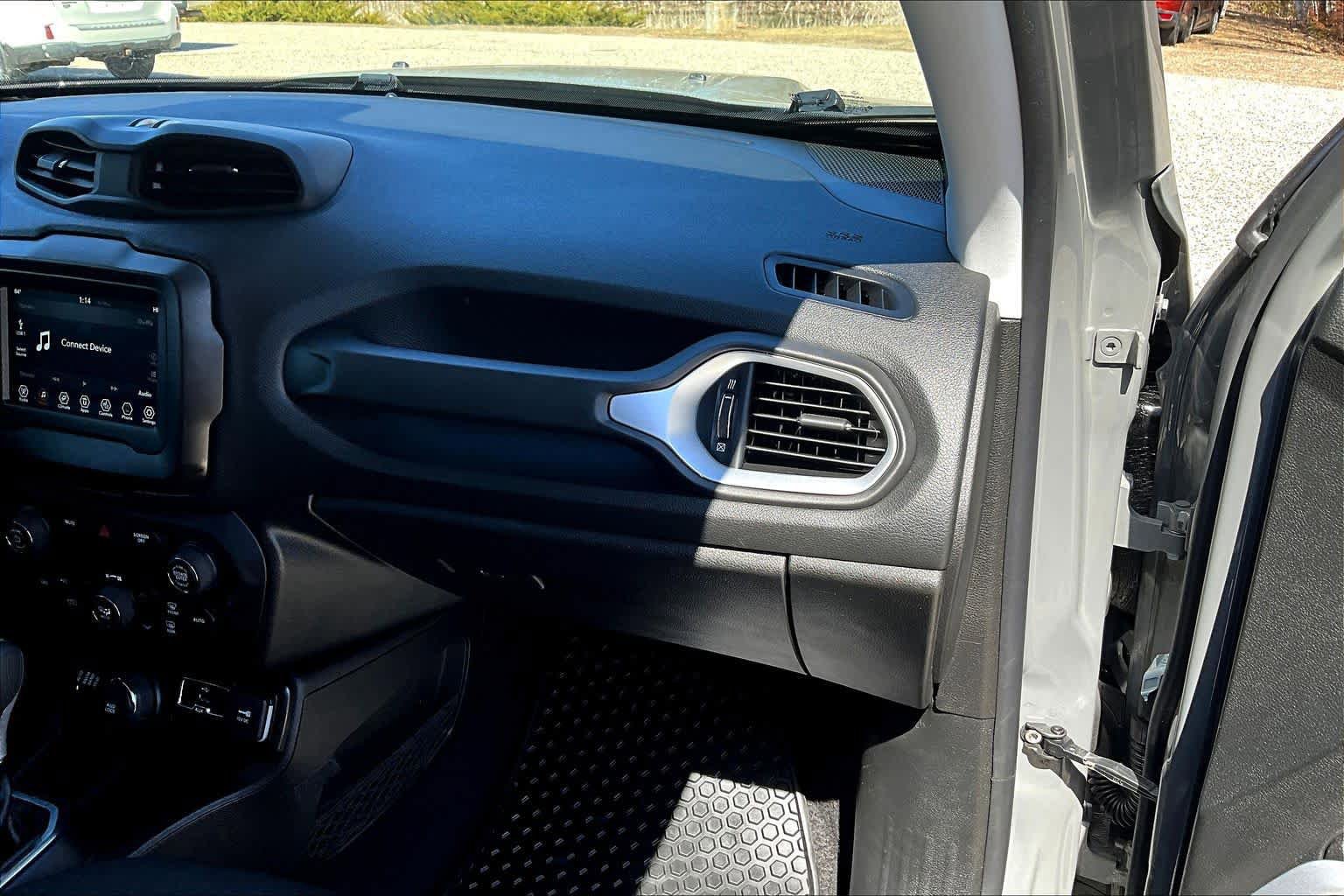 Used 2020 Jeep Renegade Latitude w/ Cold Weather Group AWD/4WD image 19
