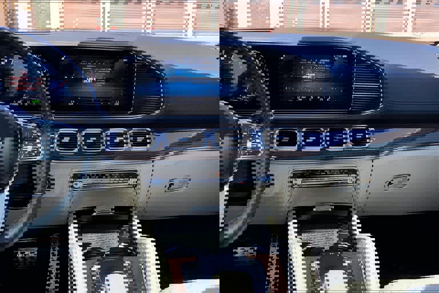 Used 2023 Mercedes-Benz GLS 450 4MATIC image 9