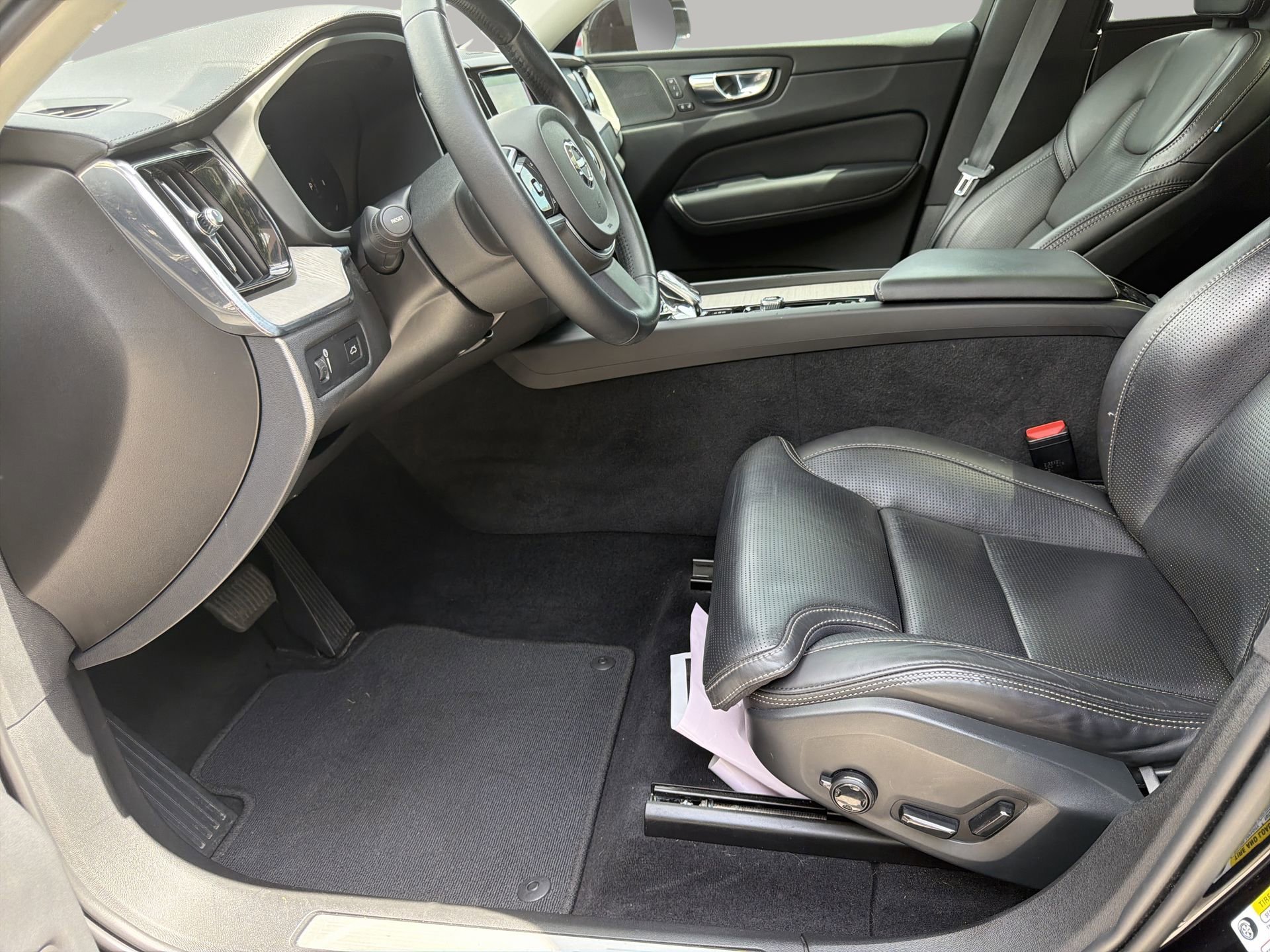 Used 2022 Volvo XC60 B5 Inscription w/ Protection Package Premier FWD image 55