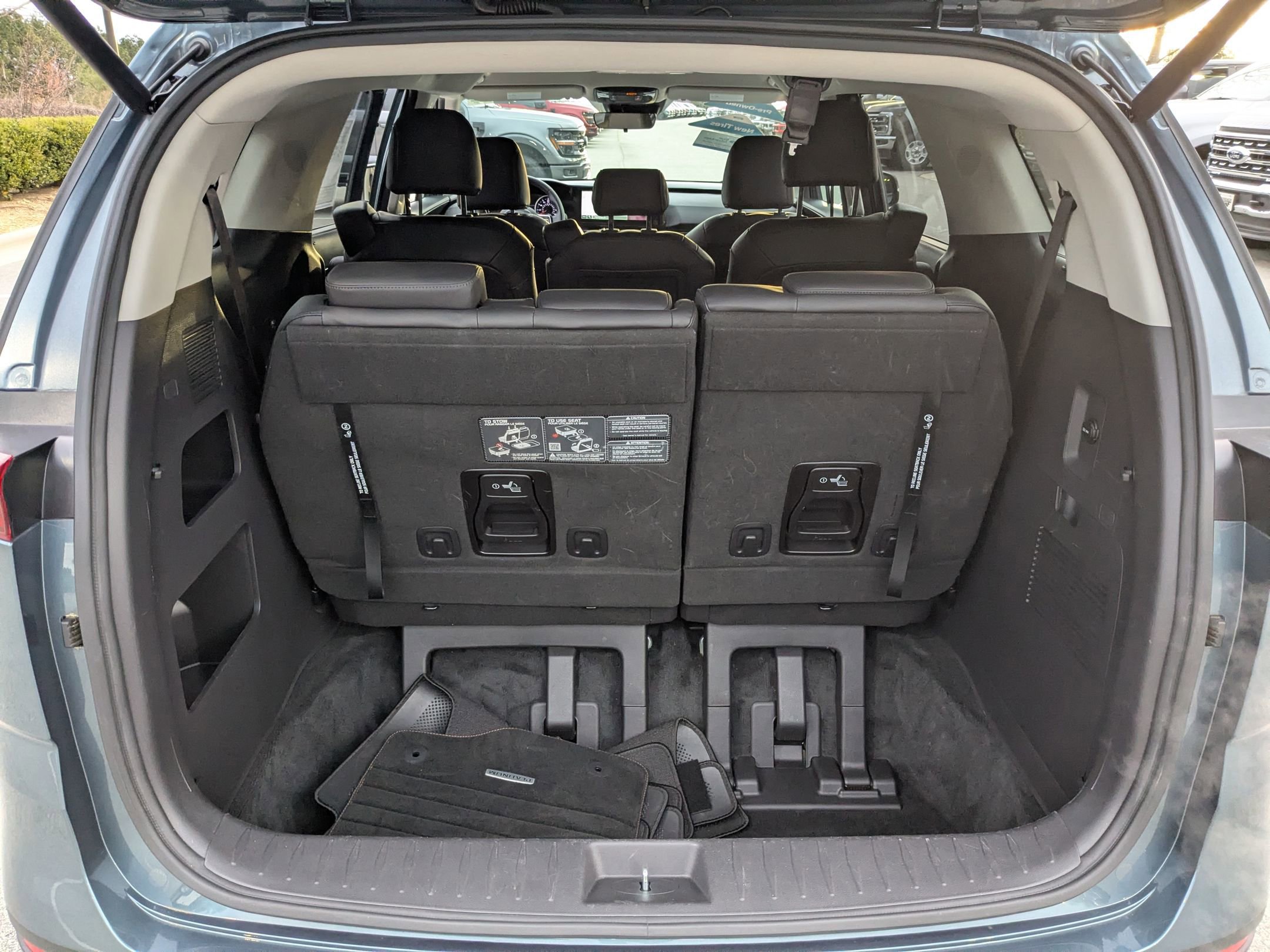 Used 2024 Kia Carnival EX image 38