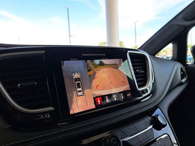 Used 2024 Chrysler Pacifica Limited FWD image 11