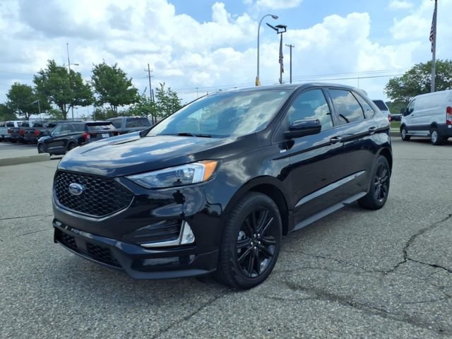 Certified 2024 Ford Edge ST-Line AWD/4WD image 3