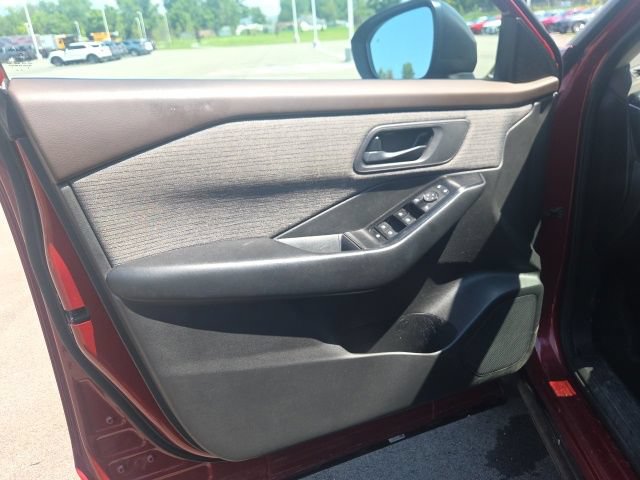 Used 2023 Nissan Rogue S AWD/4WD image 21