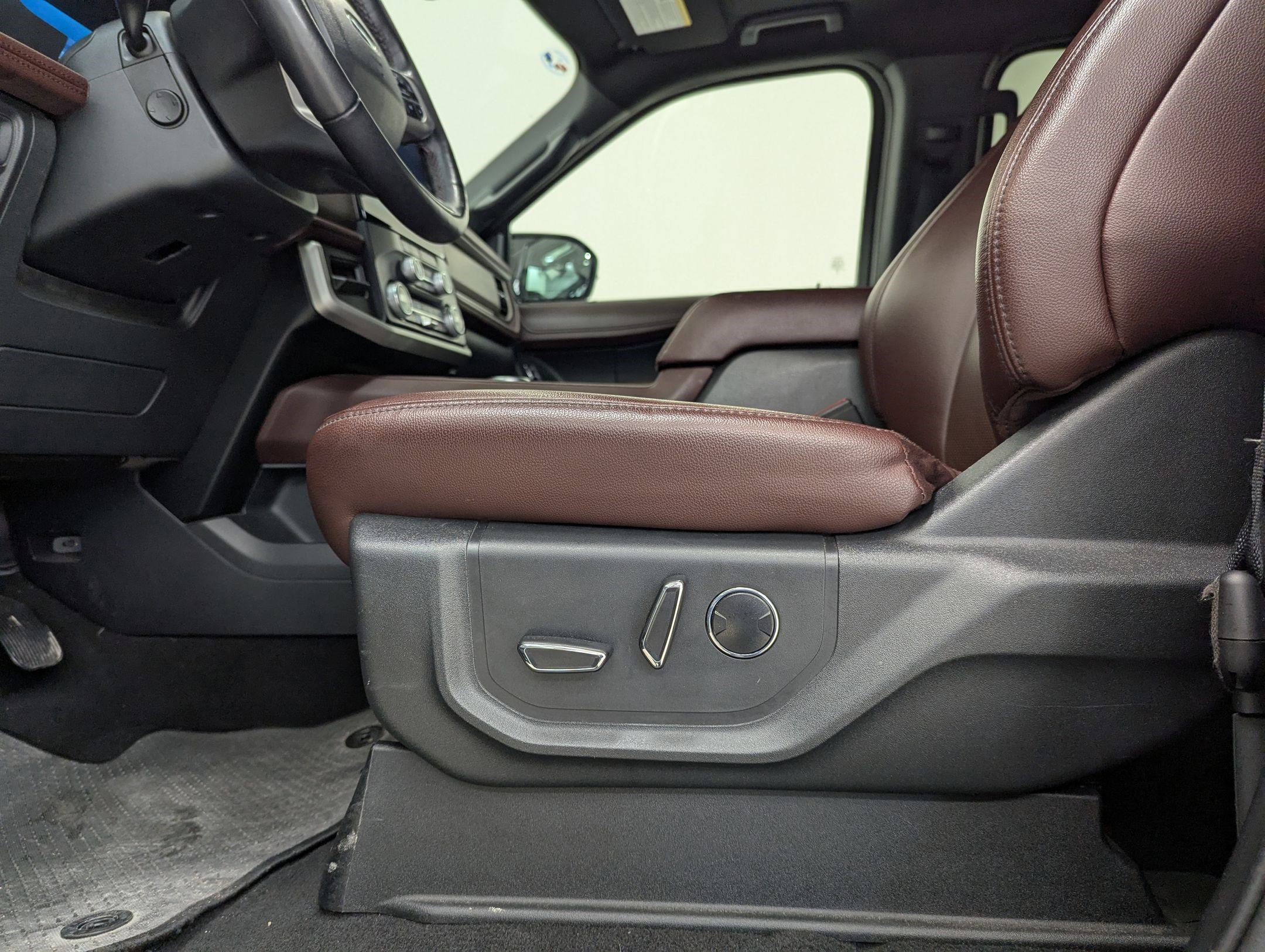 Certified 2024 Ford Expedition Limited image 12