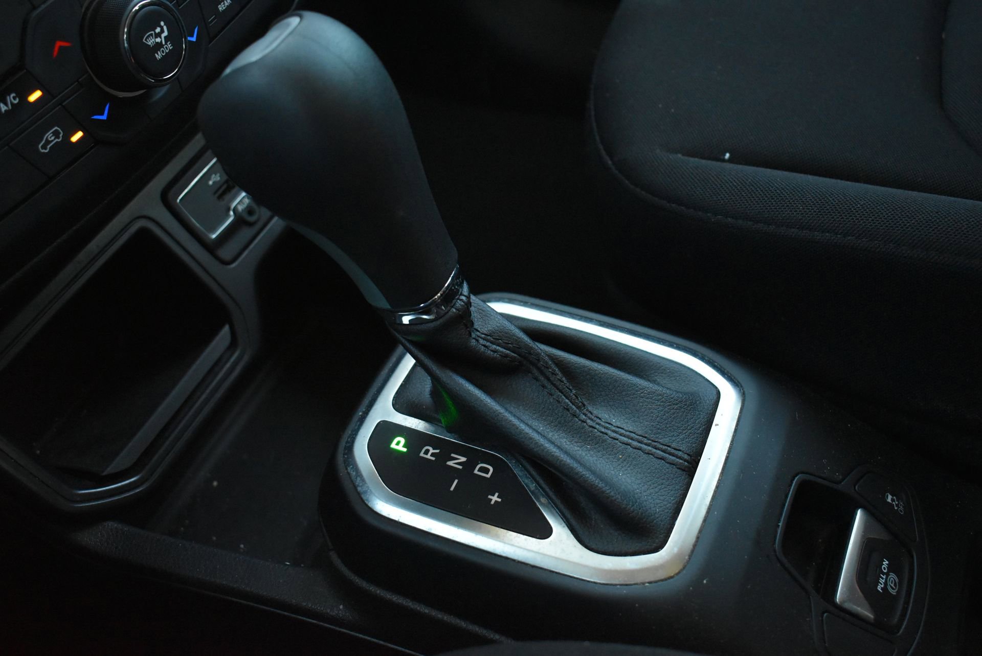 Used 2019 Jeep Renegade Latitude FWD image 30