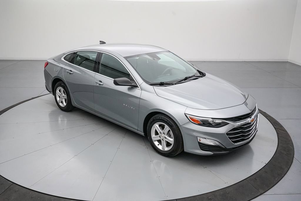 Used 2024 Chevrolet Malibu LS FWD image 2