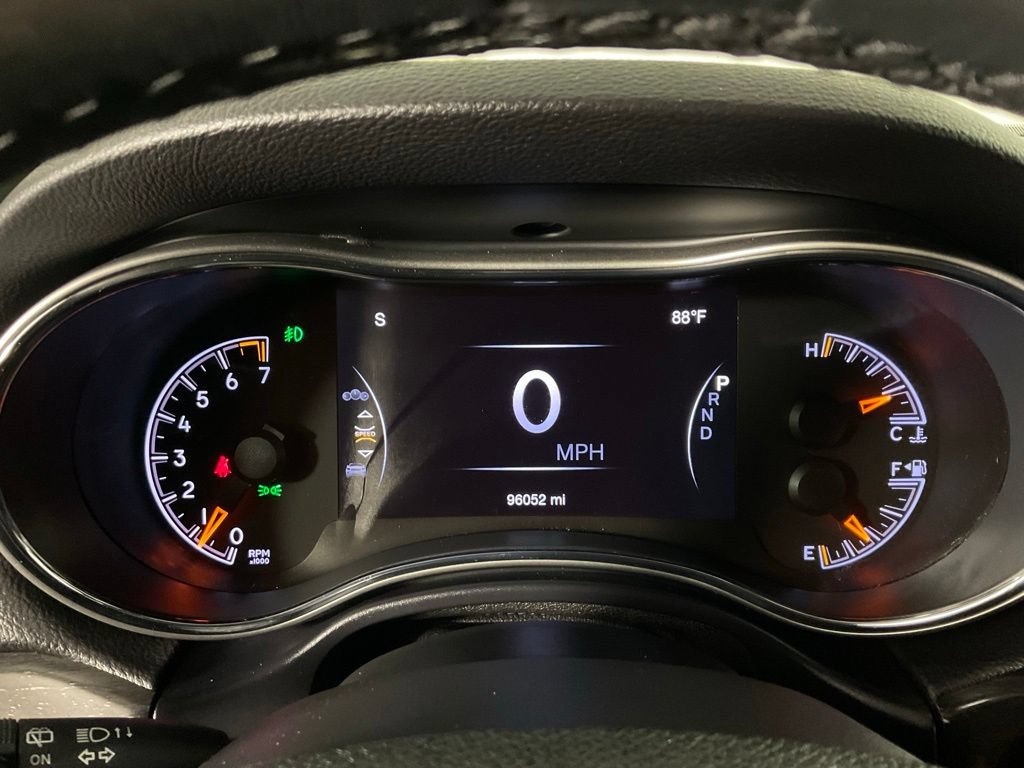 Used 2018 Jeep Grand Cherokee Laredo RWD image 25