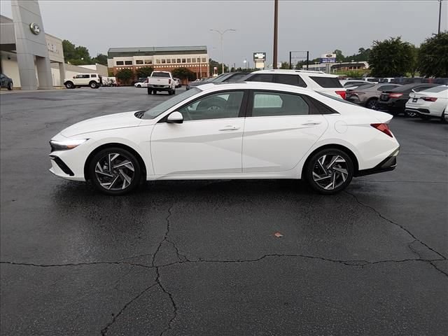 Used 2025 Hyundai Elantra SEL FWD image 7