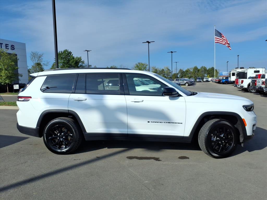 Used 2024 Jeep Grand Cherokee L Altitude image 6
