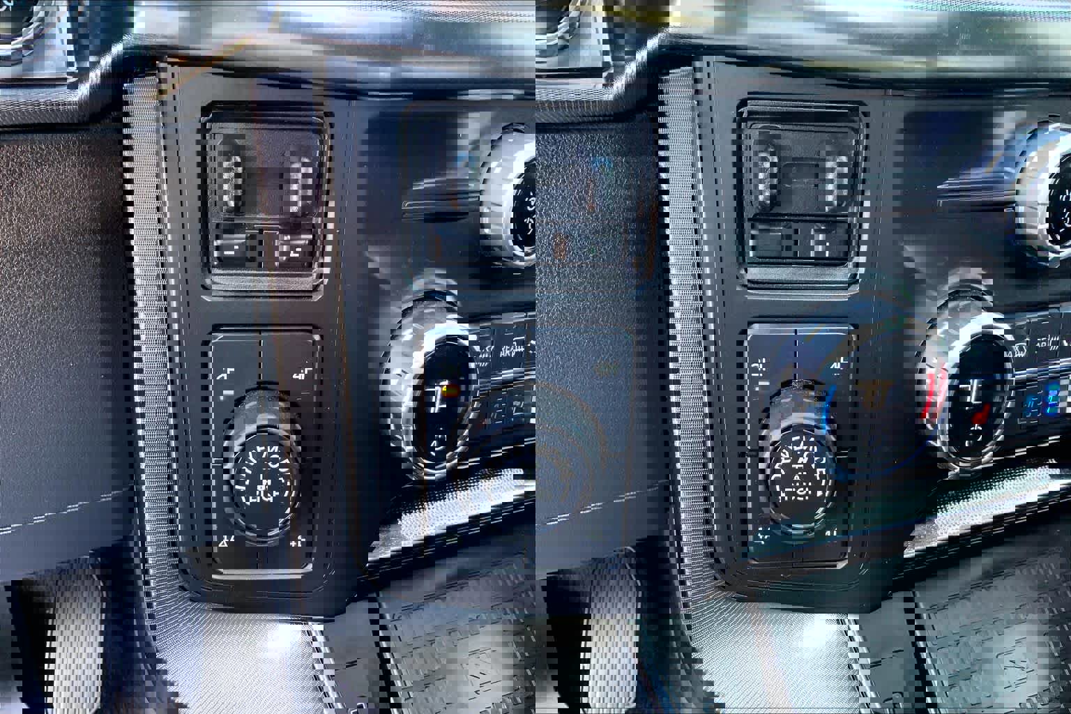 Certified 2021 Ford F150 Platinum w/ Equipment Group 701A High image 32