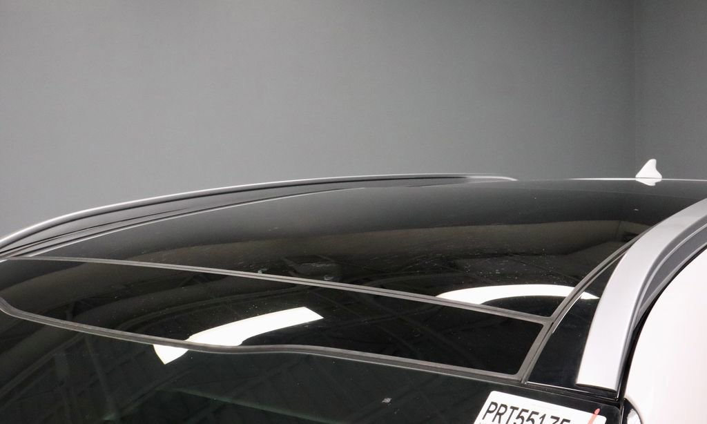 Used 2025 Kia Sorento S w/ Panoramic Sunroof Package image 28