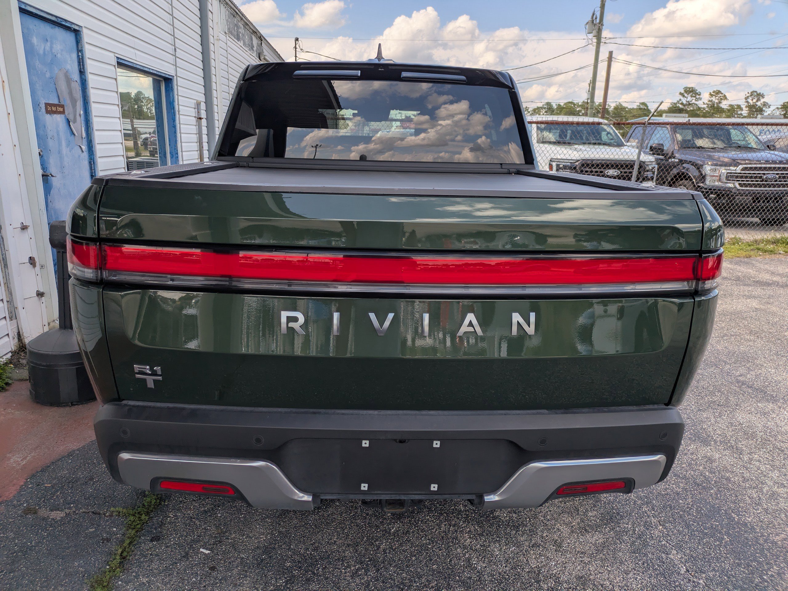 Used 2025 Rivian R1T Adventure AWD/4WD image 5
