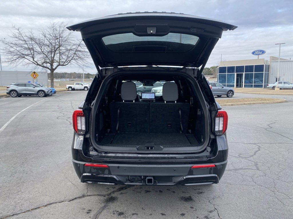 Certified 2025 Ford Explorer ST-Line image 9