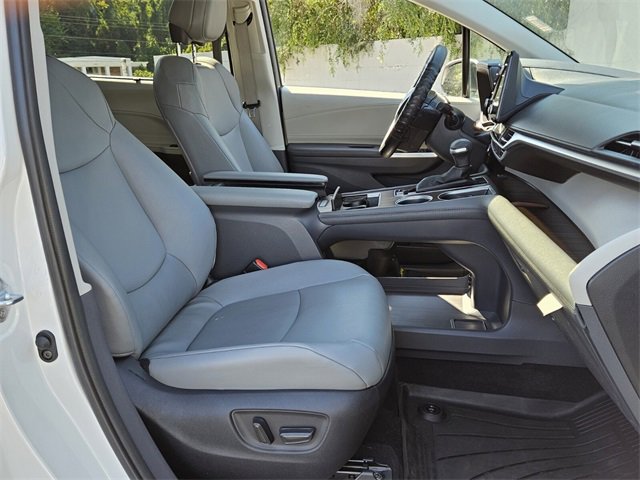 Used 2023 Toyota Sienna XLE image 22