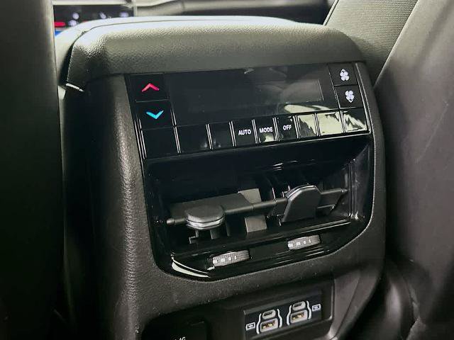 Used 2024 Jeep Grand Cherokee L Altitude RWD image 12