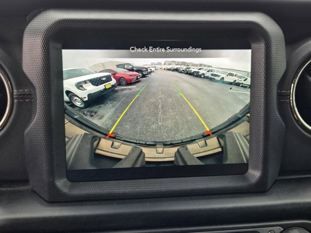 Used 2020 Jeep Wrangler Unlimited Sahara image 16