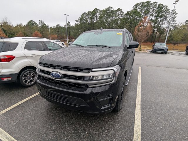 Certified 2022 Ford Expedition Max XLT image 3